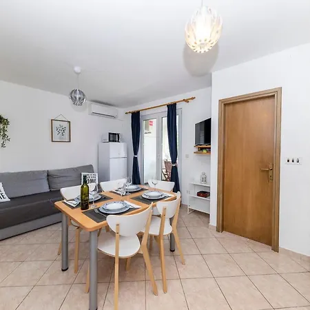 Maestral Apartman *
