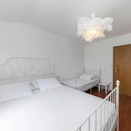 Apartman Maestral *